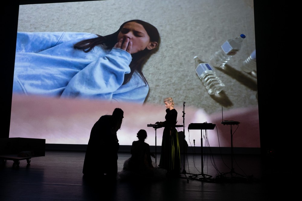 SLEEP STREAM - © Reine Blanche