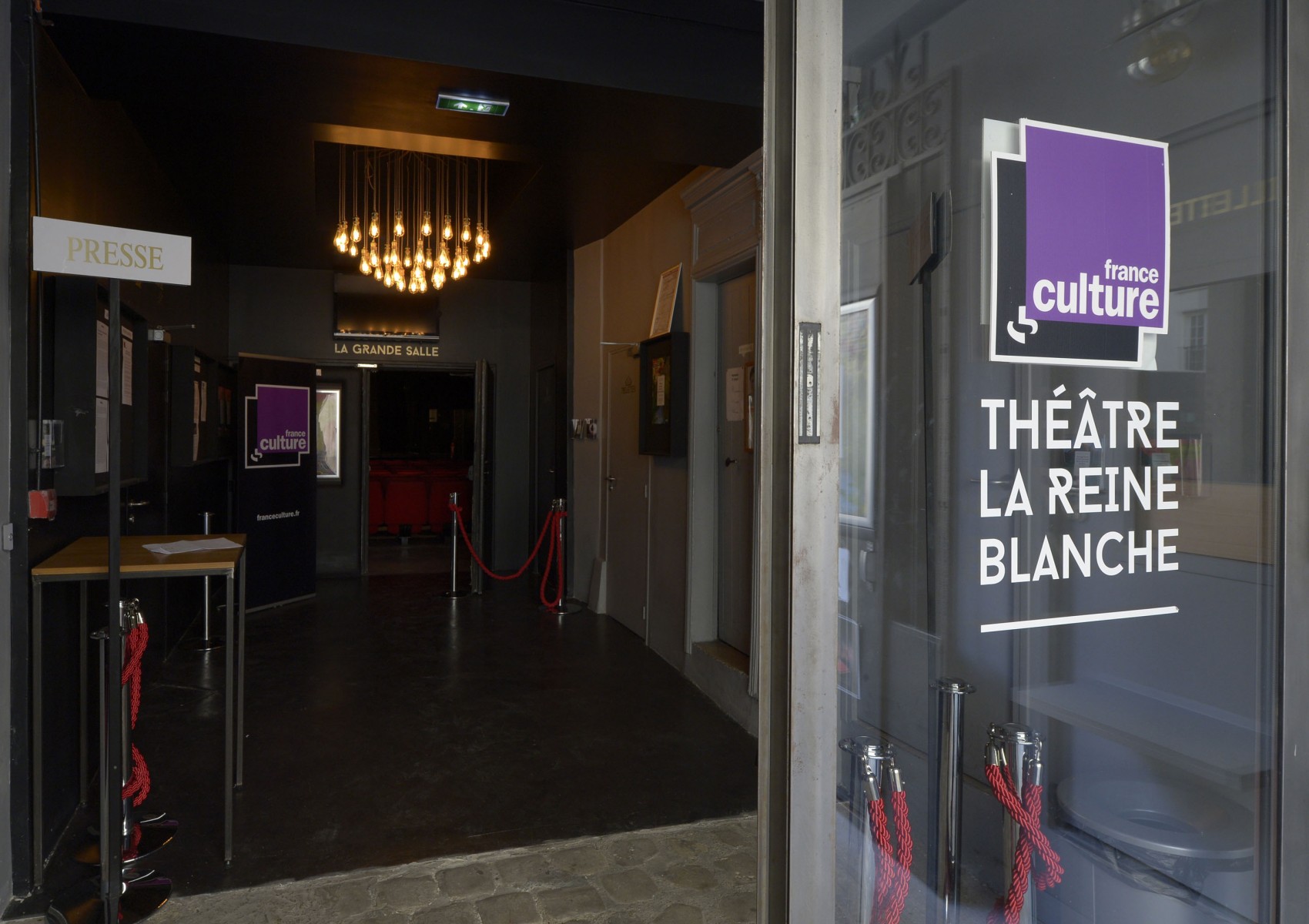 Théâtre La Reine Blanche Scène Des Arts Et Des Sciences Informations | Reine Blanche